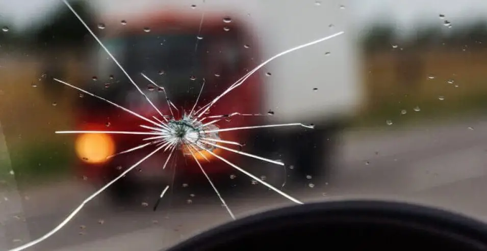 5 Tips To Stop Windshield Cracks From Spreading